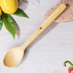 El yapımı düz formlu şimşir karıştırma ve sıyırma kaşığı 24 cm