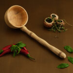 El yapımı doğal şimşir ağacı çorba kepçesi