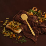 El yapımı şimşir ağacı et çevirme spatulası