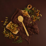 El yapımı yuvarlak ağızlı şimşir spatula