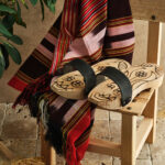 Geleneksel ahşap takunya hamam terliği