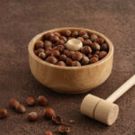 El yapımı ahşap fındık ve ceviz kıracağı kasesi seti