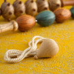 El yapımı geleneksel ahşap topaç oyuncak