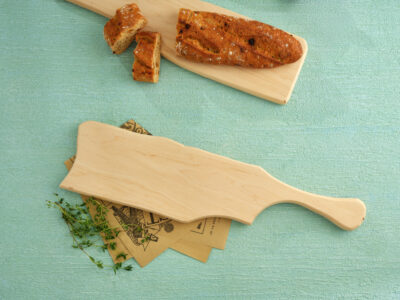 El yapımı doğal kızılağaç kesme ve sunum tahtası