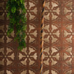 Usta işi tek parça el oyması yakma desenli ahşap baston